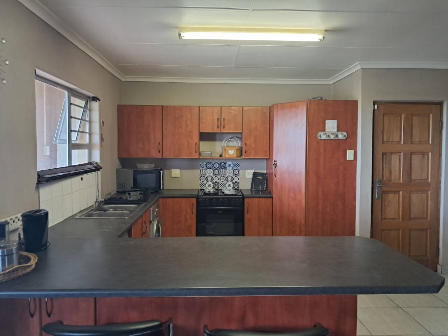 To Let 3 Bedroom Property for Rent in Wavecrest Eastern Cape